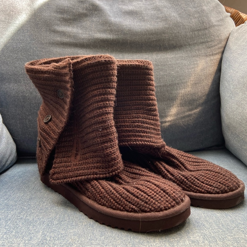 BROWN CROCHET UGGS